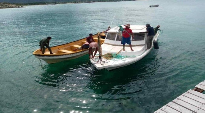Rescatan a cuatro pescadores en larcha a la deriva en La Guaira