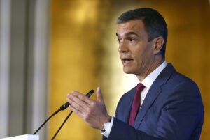 Sánchez pide disculpas por caso corrupción que salpica a exministro y estrecho colaborador