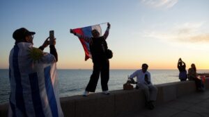 Cierran centros de votación en Uruguay y comienza conteo en unas elecciones marcadas por la moderación