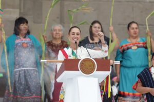 Sheinbaum promete a las familias de Ayotzinapa "seguir trabajando para alcanzar la verdad" - AlbertoNews