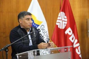 Tellechea deja Ministerio de Industrias por problemas de salud