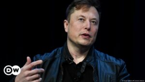 Tesla producirá taxi sin conductor a partir de 2026 – DW – 11/10/2024