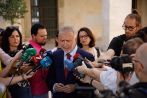 Torres anima a las mujeres a seguir los pasos de Elisa Mouliaá: "Las víctimas son ellas"