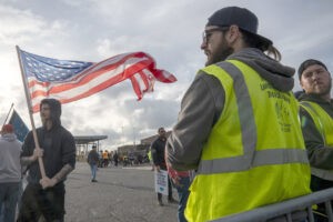 Trabajadores portuarios de EE.UU. concluyen huelga tras acuerdo preliminar