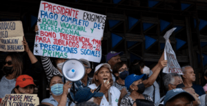 Trabajadores sanitarios preparan protestas para exigir un salario mínimo de 200 dólares