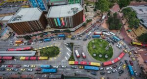 Trancones en Bogotá por mal parqueo, hay multa por imprudencia