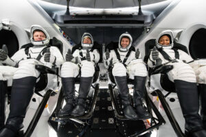 Tripulación de la octava misión de NASA y SpaceX parte hacia la Tierra tras siete meses en la EEI