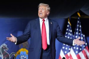 Trump arremete contra migrantes y los culpa de que "EE .UU. sea un cubo de basura"