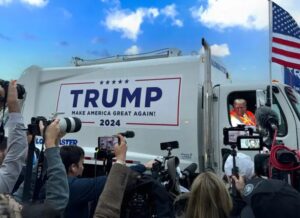 Trump desde un camión de basura en Wisconsin: "Amo a Puerto Rico y nadie hizo más por los puertorriqueños que yo" - AlbertoNews