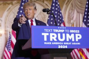 Trump insiste en devolver la educación a los estados para que se enseñe "lo que se debe" - AlbertoNews