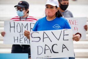 Un millón de vidas detrás del freno judicial al ‘Parole in place’ y DACA : “Vivo con más miedo a que me deporten” - AlbertoNews