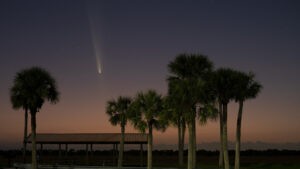 Un raro cometa recorre el cielo nocturno de la Tierra (Fotos y videos) - AlbertoNews