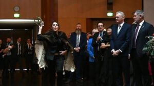 Una senadora australiana increpó al rey Carlos III y le gritó: ¡Devuélvanos nuestra tierra!