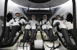Uno de los astronautas de la NASA que volvieron del espacio fue hospitalizado tras pasar ocho meses en la EEI - AlbertoNews