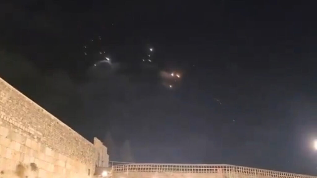 Unos 180 misiles entraron en territorio israelí desde Irán; Ejército advierte "consecuencias"