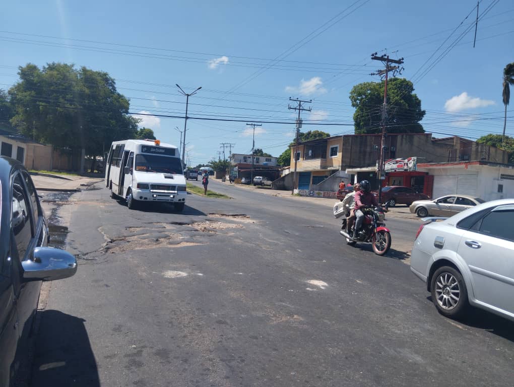 Urge reparación de un tramo de la avenida España | Diario El Luchador
