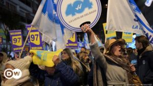 Uruguay elige entre continuidad y retorno a la izquierda – DW – 15/10/2024