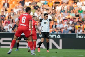 Valencia CF: Jesús Vázquez sufre una lesión muscular y el Valencia se queda sin laterales izquierdos