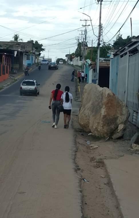 Vecinos de La Dinamita y Vista Alegre preocupados por obstáculos en el puente | Diario El Luchador