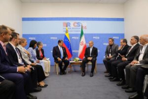 Venezuela e Irán refuerzan cooperación económica en petróleo