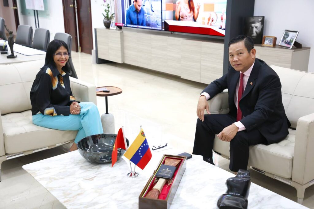 Vicepresidenta se reunió con embajador de Vietnam para fortalecer cooperación