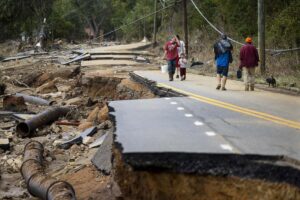 Video de dron muestra tareas de limpieza en Carolina del Norte tras el paso del huracán Helene