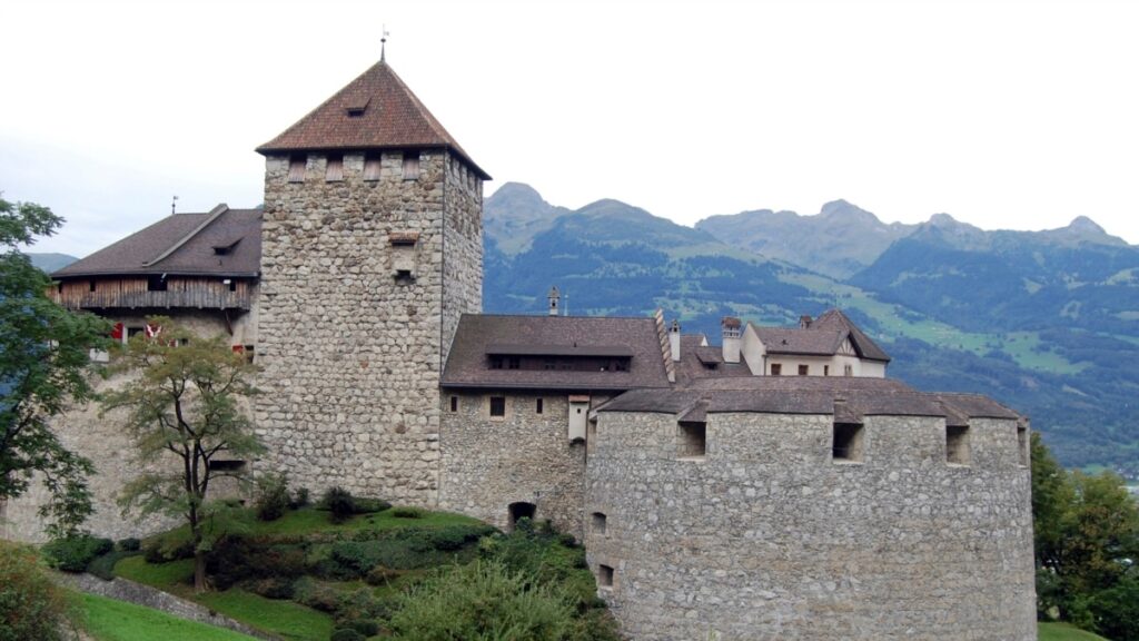 Votantes en Liechtenstein retiran financiación del estado a la emisora de radio pública