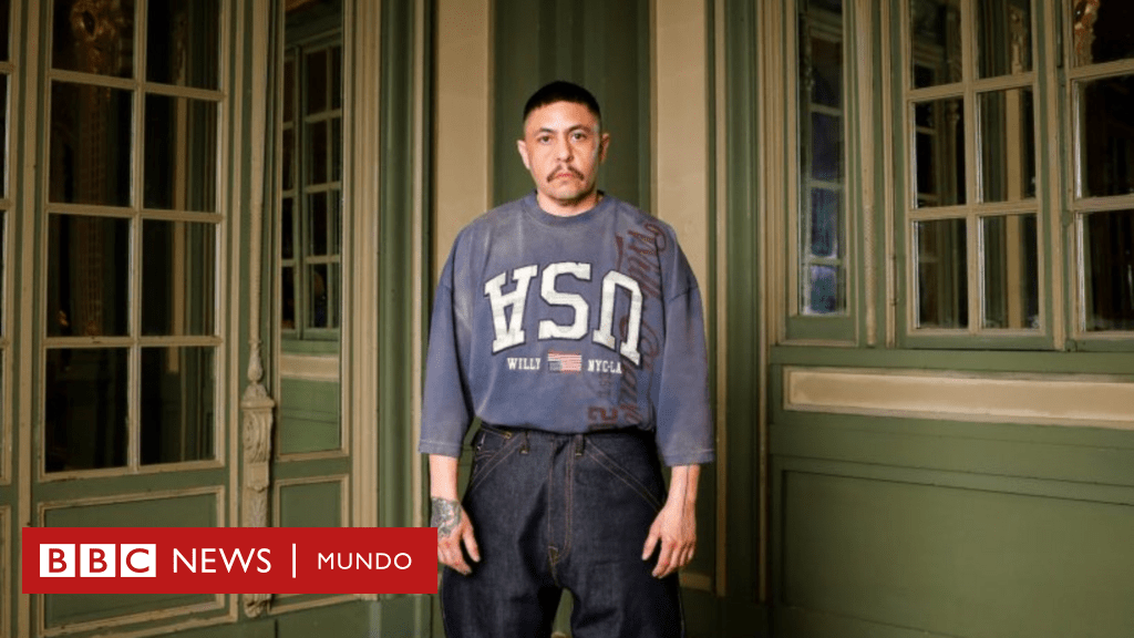 Willy Chavarria, el diseñador chicano que volteó las siglas USA en sus prendas: "Estados Unidos está un poco retorcido y al revés"