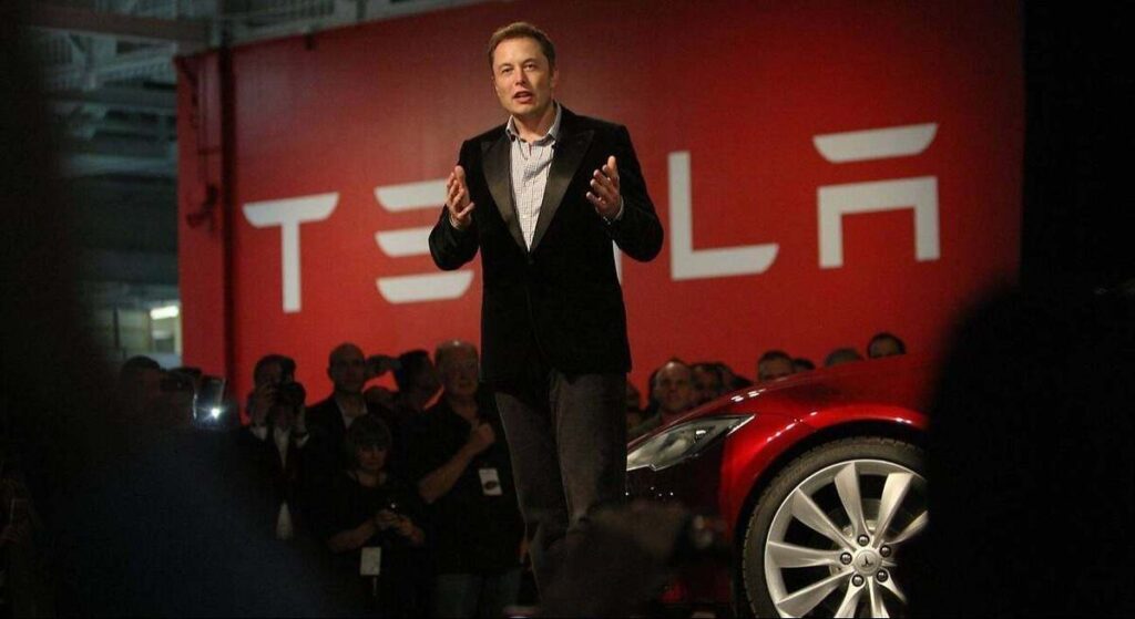 convence por resultados, entregas y por sus futuros coches baratos