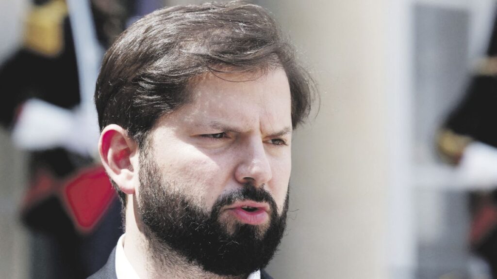 dura caída para el gobierno de Gabriel Boric tras el avance de la centroderecha