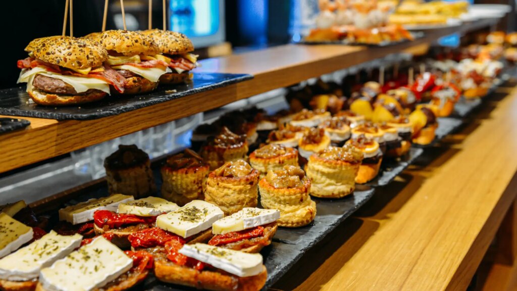esta es una de las tapas más famosas en los bares de Guipúzcoa