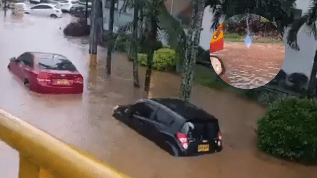 estos son los videos que dejó grave inundación; vehículos quedaron bajo el agua