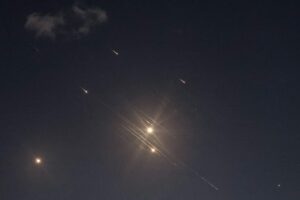 explosiones en Teherán y en una ciudad con un centro de investigación nuclear