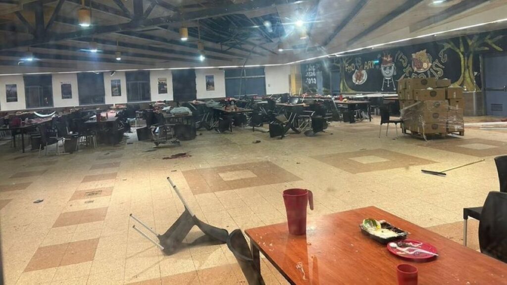 hay cuatro muertos y 60 heridos