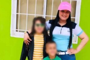 intentó proteger a sus hijos durante un tiroteo