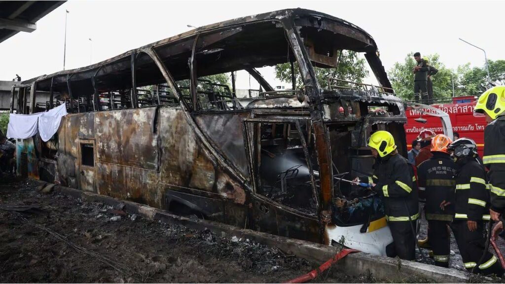 más de 20 niños murieron por el incendio de un micro escolar