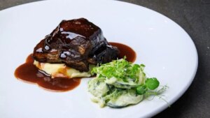 presenta dos conceptos de cocina diferentes