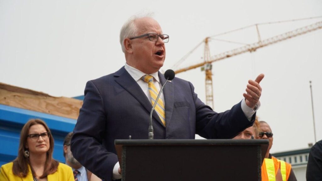 quién es Tim Walz, el candidato a vicepresidente de Kamala Harris