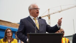 quién es Tim Walz, el candidato a vicepresidente de Kamala Harris