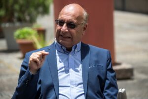 su hijo denuncia que la reclusión podría empeorar su salud