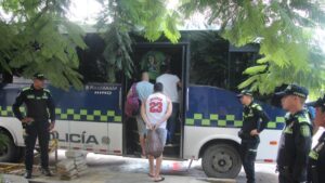 traslado de reclusos de la estación de Puerto Colombia a El Bosque