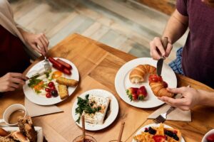 ¿Deben los hombres y las mujeres comer desayunos diferentes para perder peso?