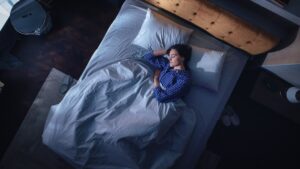 ¿Te cuesta dormirte? Sigue estos diez consejos de una experta