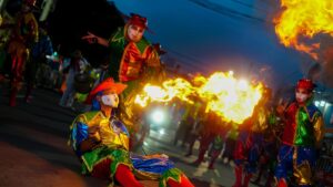12 mil bailarines, 372 grupos folclóricos y miles de luces