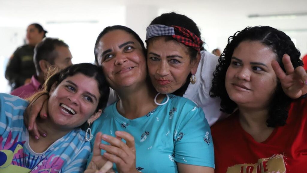 30 años de búsqueda les tomó a tres hijas reencontrarse con su madre en Caldas