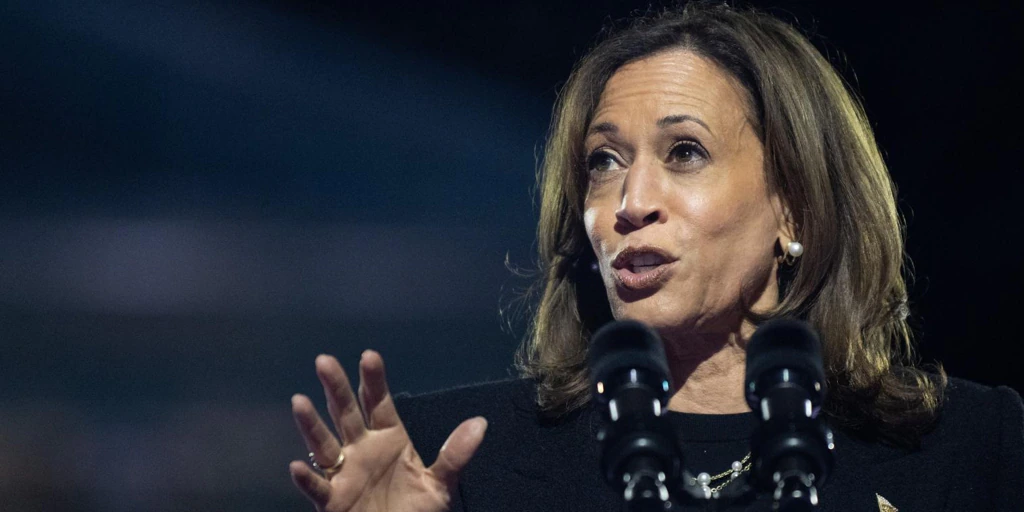 A Kamala se le encasquilló su pistola