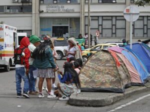 Al menos 4.000 indígenas llegan a Bogotá para denunciar muerte de niños en sus territorios | Regiones | Economía
