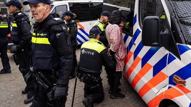 Al menos dos detenidos en los incidentes entre hinchas del Macabbi y manifestantes pro Palestina en Amsterdam