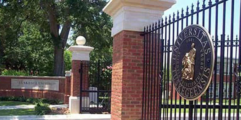 Al menos un muerto y 16 heridos tras un tiroteo en una universidad de Alabama