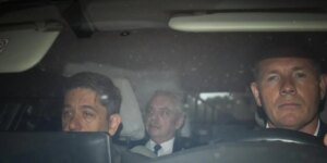 Alberto Fernández sale del encierro para declarar en la causa por corrupción